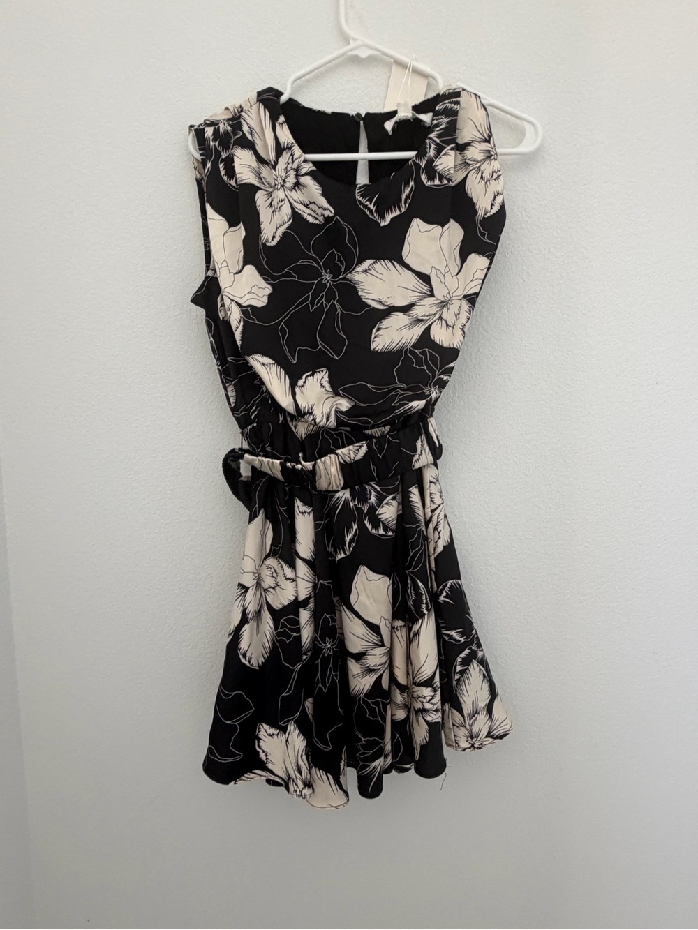 Big Hit Fashion Mini Dress Belted Floral Black White holli dress Small NWT